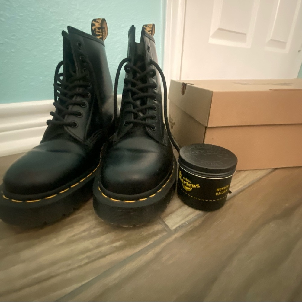 Dr. Martens platform boots woman's size 8